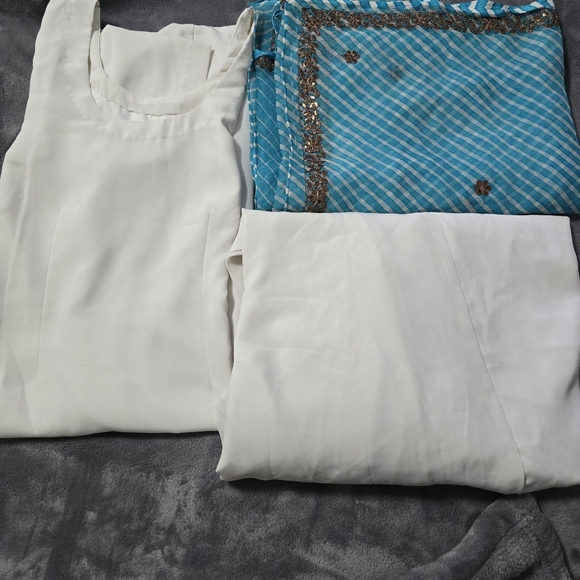 Punjabi salwar kameez - Picture 2 of 3